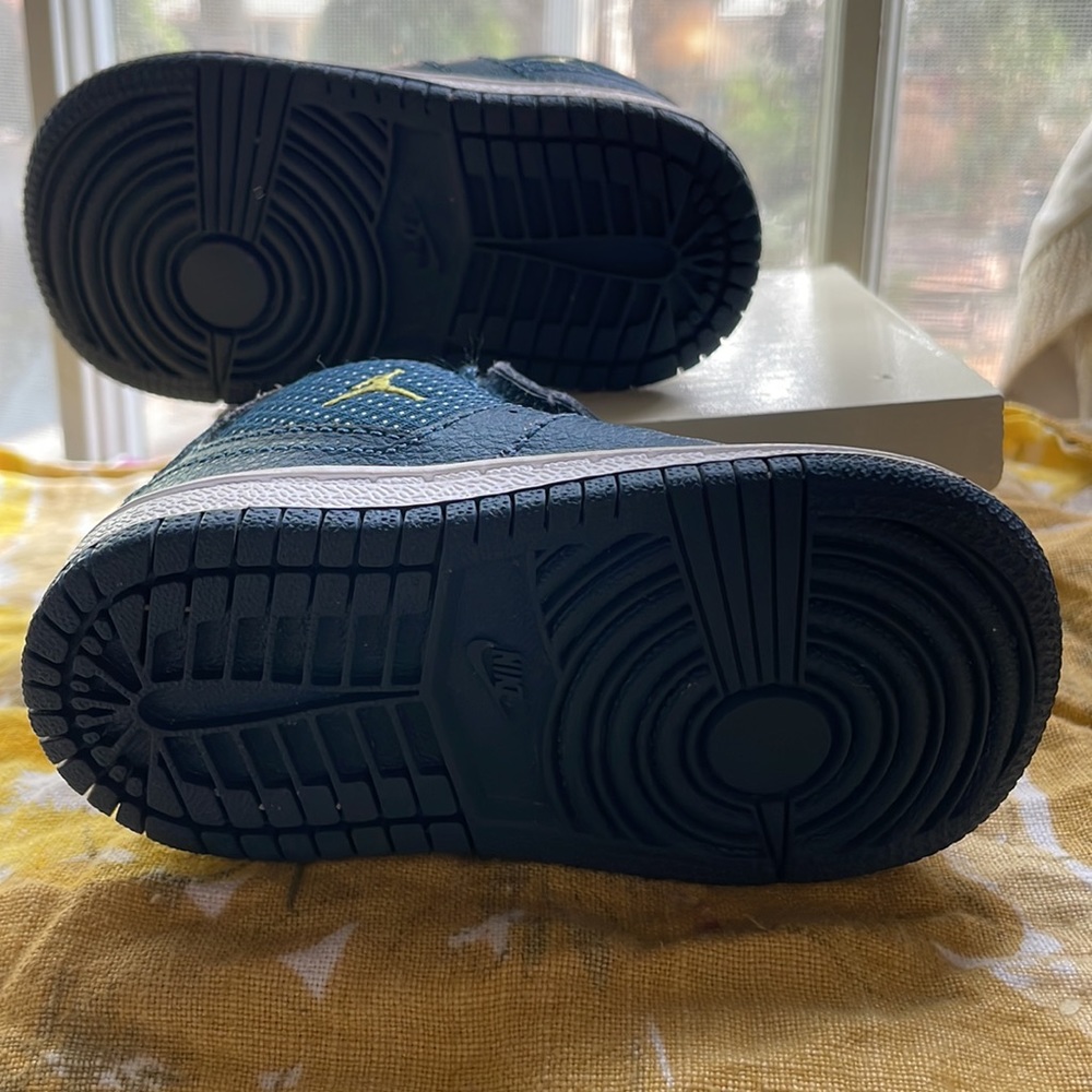 Nike Jordan Toddler Blue Leather Sneakers - Picture 3 of 5